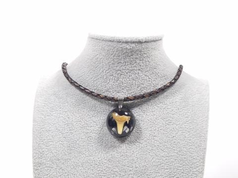 Leder- oder Kautschukkette mit rundem Anhänger Haifischzahn Miniatur 3