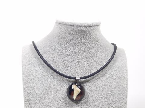 Leder- oder Kautschukkette mit rundem Anhänger Haifischzahn Miniatur 3